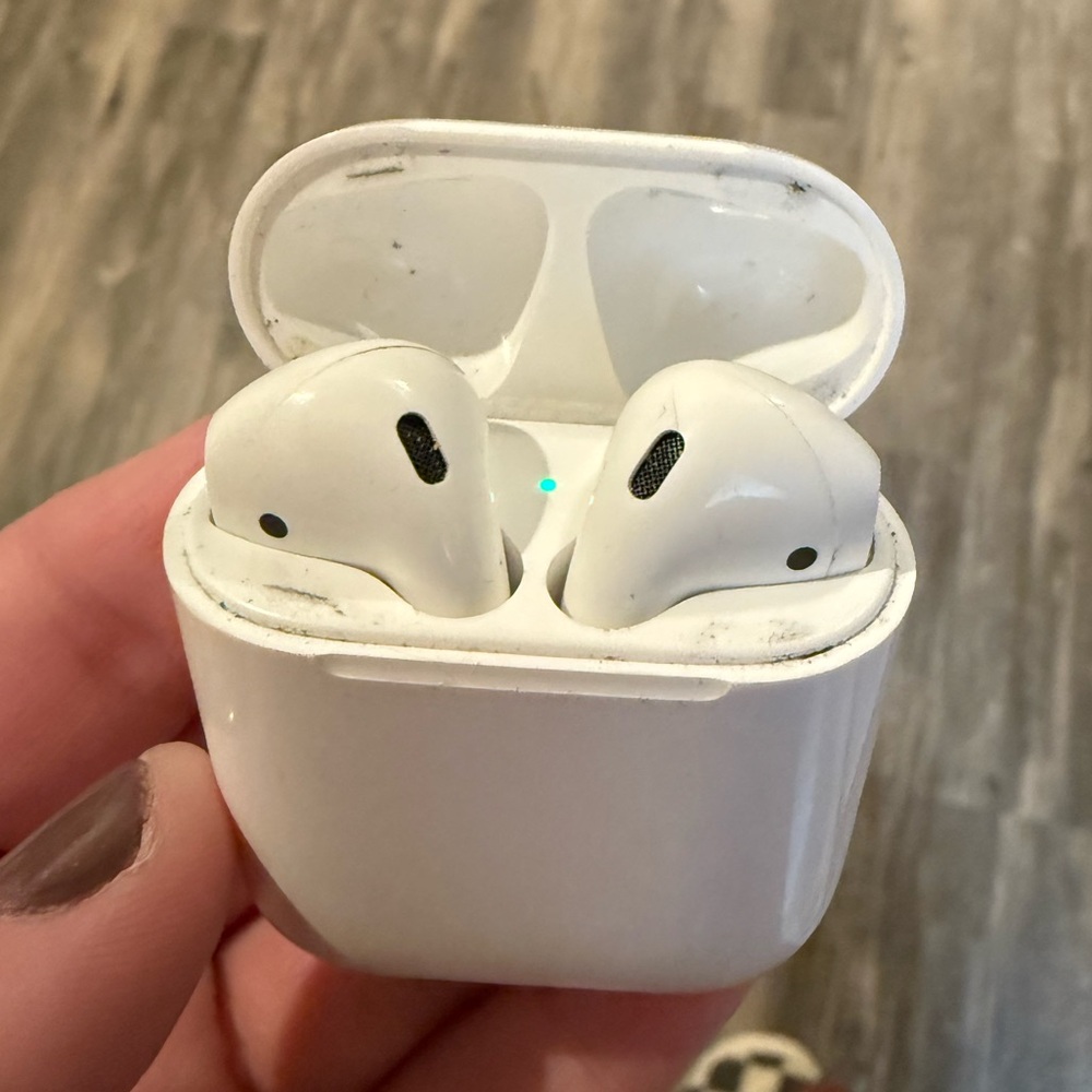 Apple AIRPODS 2nd Generation White In-Ear Headset